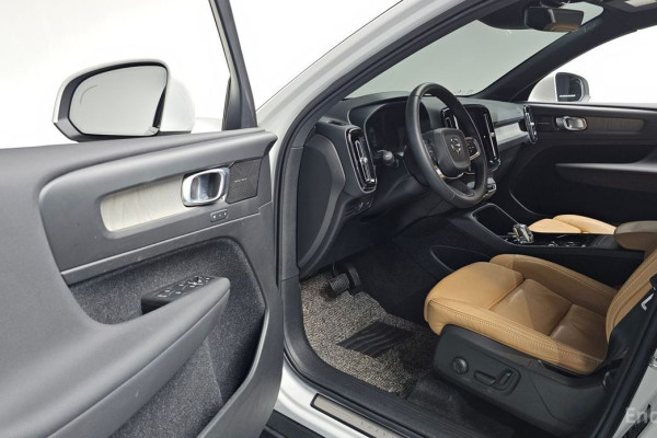 2020 Volvo XC40 с пробегом 24 755 км