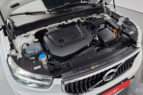 2021 Volvo XC40 с пробегом 33 513 км