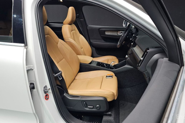 2020 Volvo XC40 с пробегом 32 186 км