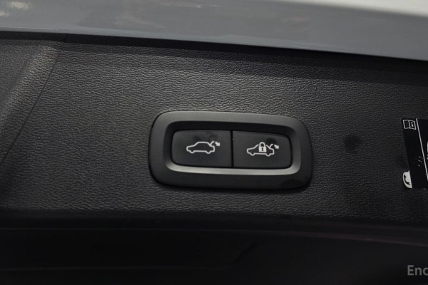 2020 Volvo XC40 с пробегом 44 646 км