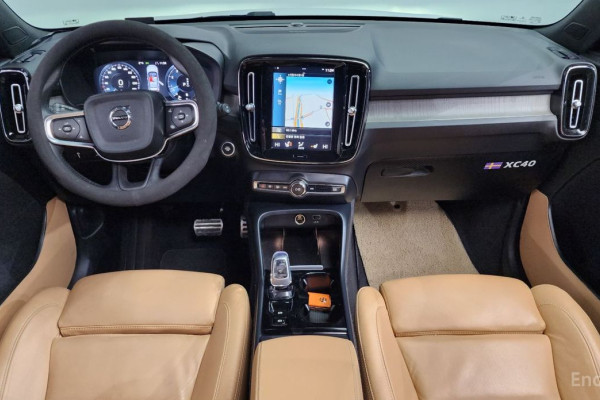 2021 Volvo XC40 с пробегом 33 513 км