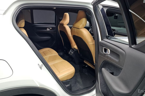 2020 Volvo XC40 с пробегом 32 186 км