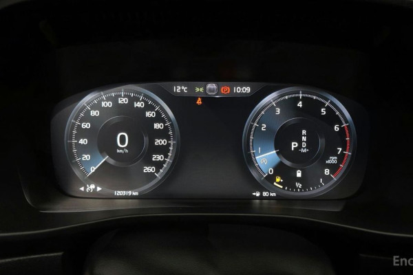 2021 Volvo XC40 с пробегом 120 319 км