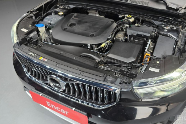 2021 Volvo XC40 с пробегом 47 342 км