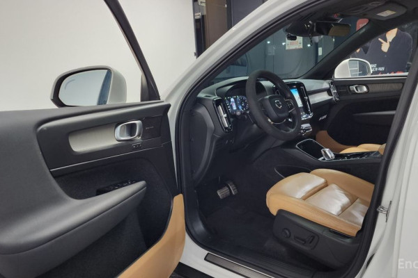 2021 Volvo XC40 с пробегом 33 513 км