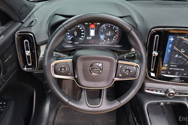 2020 Volvo XC40 с пробегом 32 186 км