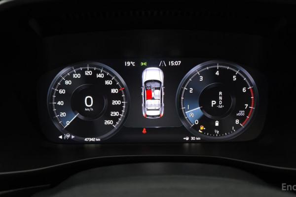 2021 Volvo XC40 с пробегом 47 342 км