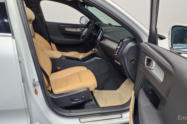 2021 Volvo XC40 с пробегом 33 513 км