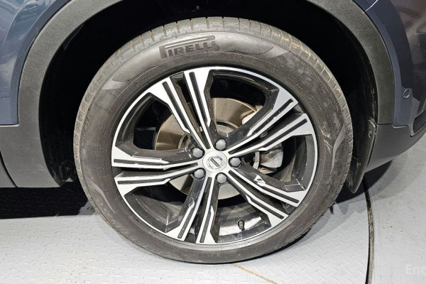 2021 Volvo XC40 с пробегом 10 574 км