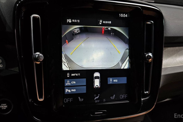 2020 Volvo XC40 с пробегом 32 186 км