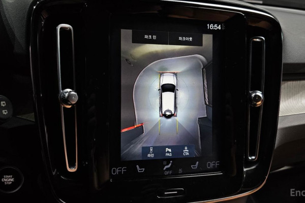 2020 Volvo XC40 с пробегом 32 186 км