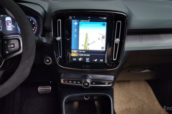 2021 Volvo XC40 с пробегом 33 513 км