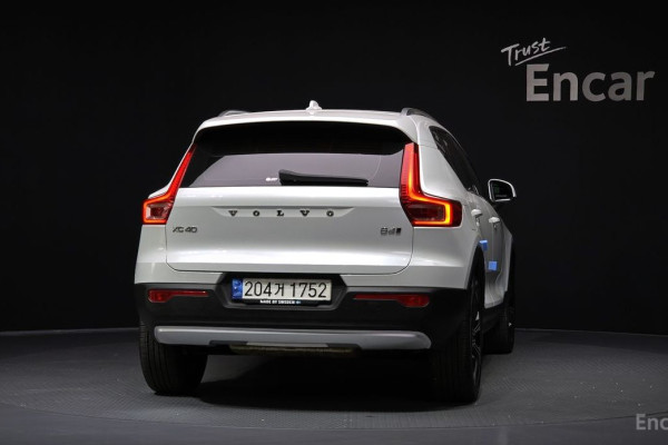 2021 Volvo XC40 с пробегом 63 160 км