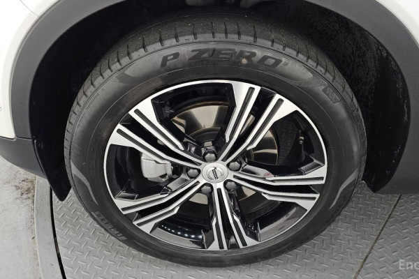 2021 Volvo XC40 с пробегом 39 468 км