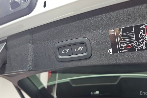 2020 Volvo XC40 с пробегом 24 755 км