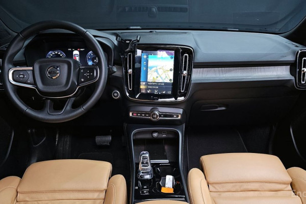 2021 Volvo XC40 с пробегом 10 574 км