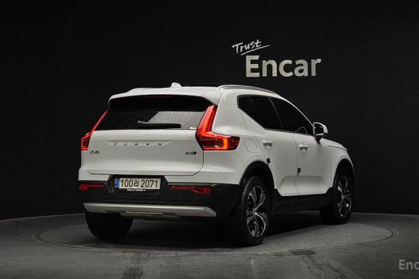 2021 Volvo XC40 с пробегом 50 141 км