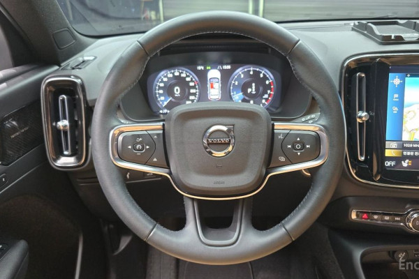 2021 Volvo XC40 с пробегом 47 342 км