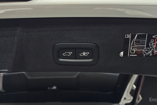 2020 Volvo XC40 с пробегом 32 186 км