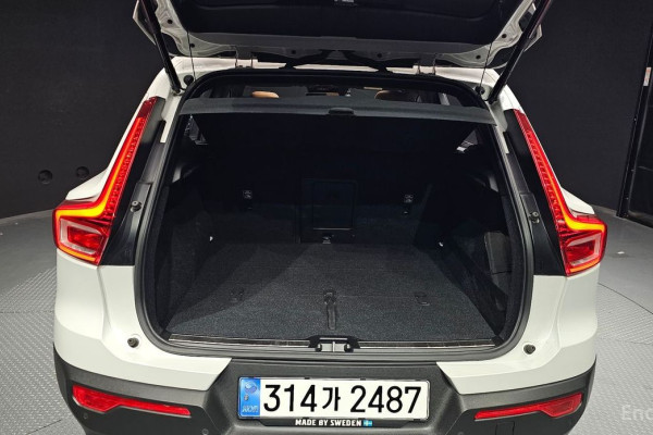 2020 Volvo XC40 с пробегом 32 186 км