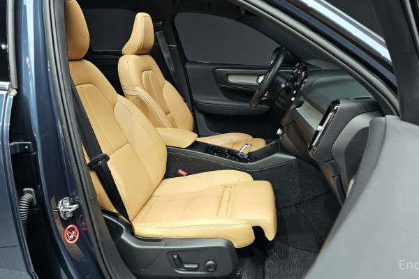 2021 Volvo XC40 с пробегом 10 574 км