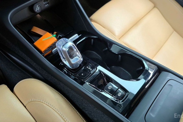 2021 Volvo XC40 с пробегом 63 160 км