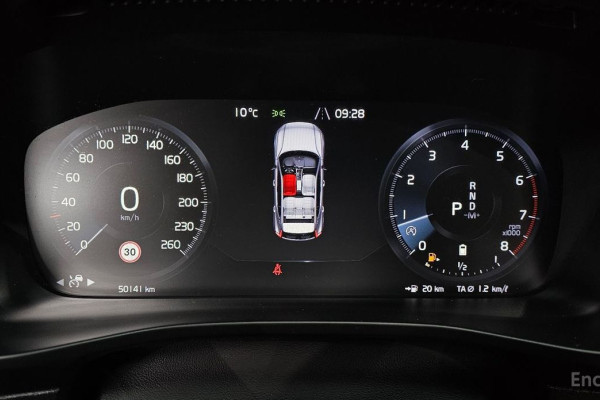 2021 Volvo XC40 с пробегом 50 141 км