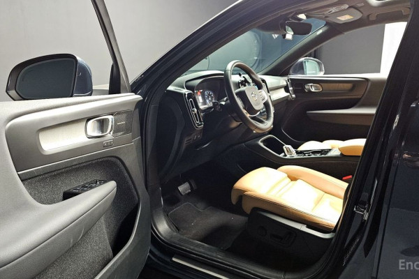 2021 Volvo XC40 с пробегом 10 574 км