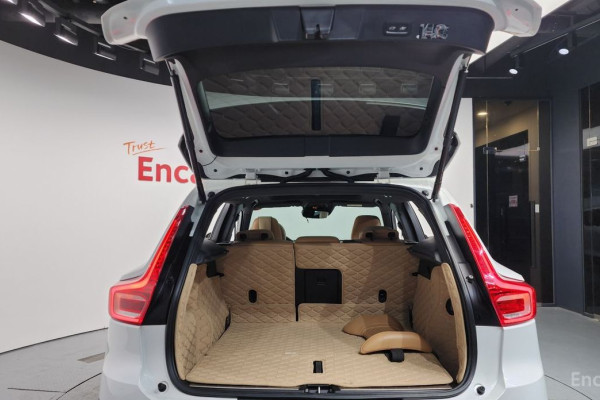 2021 Volvo XC40 с пробегом 33 513 км