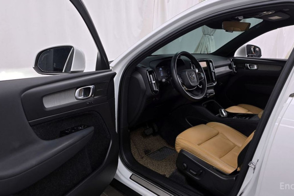 2021 Volvo XC40 с пробегом 63 160 км