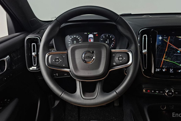 2020 Volvo XC40 с пробегом 64 891 км