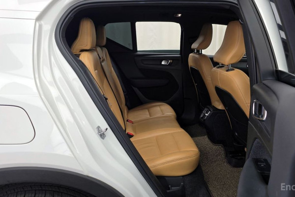 2021 Volvo XC40 с пробегом 63 160 км