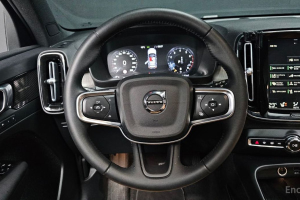 2021 Volvo XC40 с пробегом 50 141 км