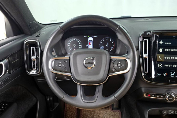 2021 Volvo XC40 с пробегом 63 160 км