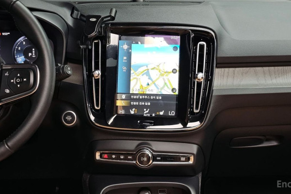 2021 Volvo XC40 с пробегом 10 574 км