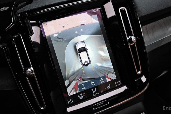 2021 Volvo XC40 с пробегом 10 574 км