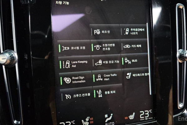 2021 Volvo XC40 с пробегом 50 141 км