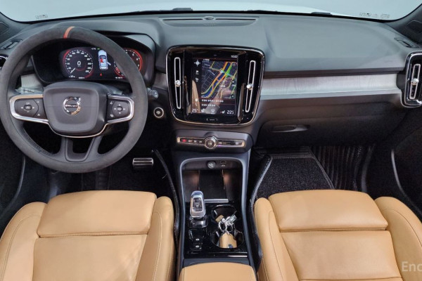 2020 Volvo XC40 с пробегом 32 662 км