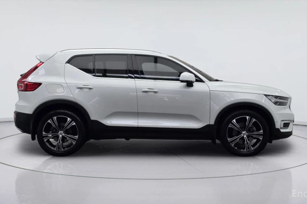 2020 Volvo XC40 с пробегом 72 068 км