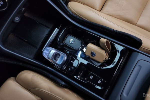 2020 Volvo XC40 с пробегом 32 662 км