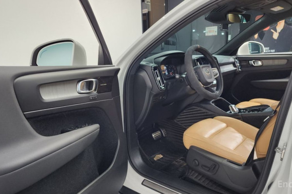 2020 Volvo XC40 с пробегом 32 662 км