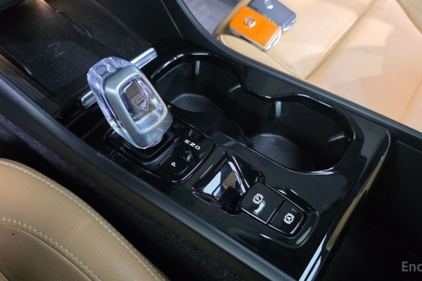 2020 Volvo XC40 с пробегом 36 600 км