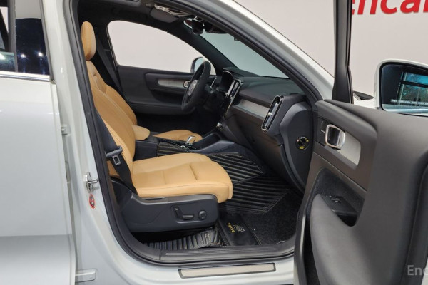 2020 Volvo XC40 с пробегом 32 662 км