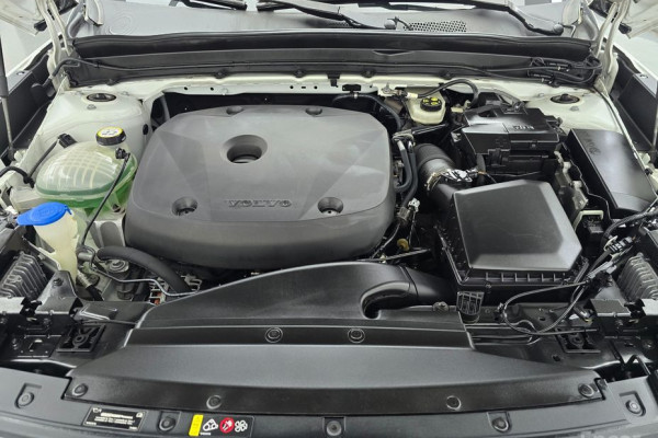 2020 Volvo XC40 с пробегом 72 068 км