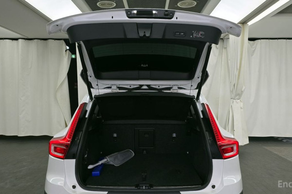 2021 Volvo XC40 с пробегом 63 160 км