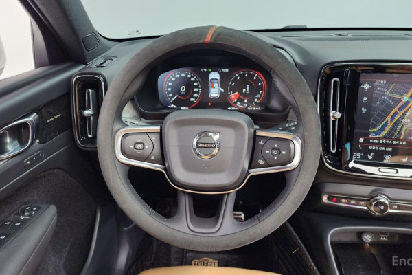 2020 Volvo XC40 с пробегом 32 662 км