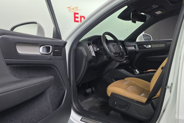 2020 Volvo XC40 с пробегом 36 600 км