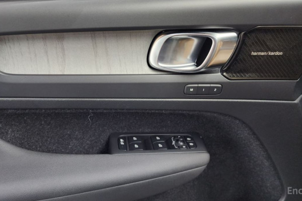 2020 Volvo XC40 с пробегом 32 662 км