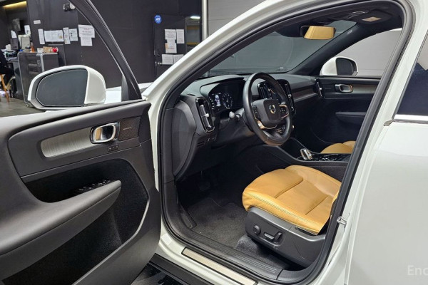 2021 Volvo XC40 с пробегом 108 997 км
