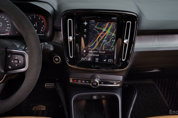 2020 Volvo XC40 с пробегом 32 662 км